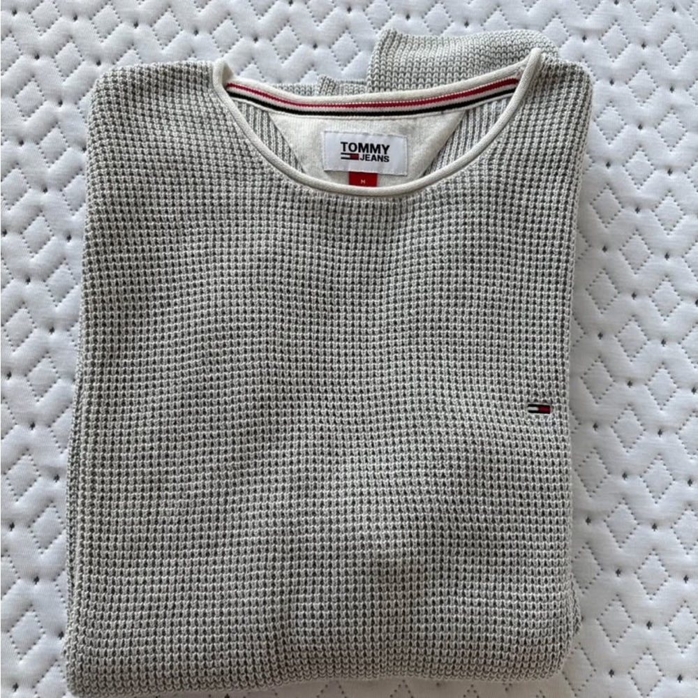 Tommy Hilfiger Grey Crewneck Men’s Sweater with Textured Knit Size Medium
